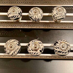 Many sets of 6 new ceramic knobs/pull black&white